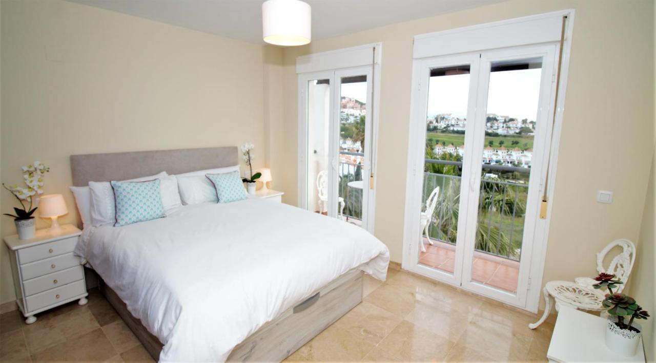 Villa Rosa luxury private large Villa to rent Manilva Esterno foto